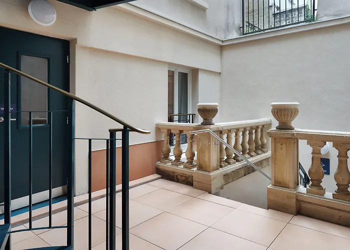 Edgar Montmartre - Paul